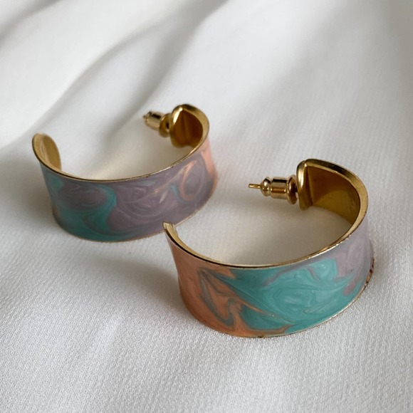 VTG Painted Swirl Wide Hoop Earrings - Picture 3 of 9